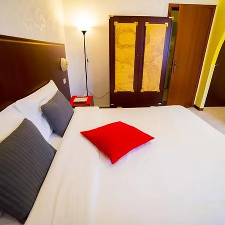 Galleria And 3* Frascati